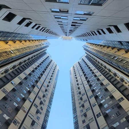 Enjoy Bgc Sunset And Golf Course View 2 Bedroom Loft With 100Mbps Internet Connection Manila Ngoại thất bức ảnh