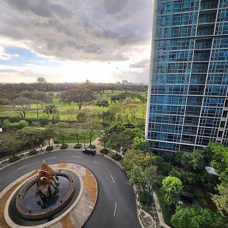 Enjoy Bgc Sunset And Golf Course View 2 Bedroom Loft With 100Mbps Internet Connection Manila Ngoại thất bức ảnh