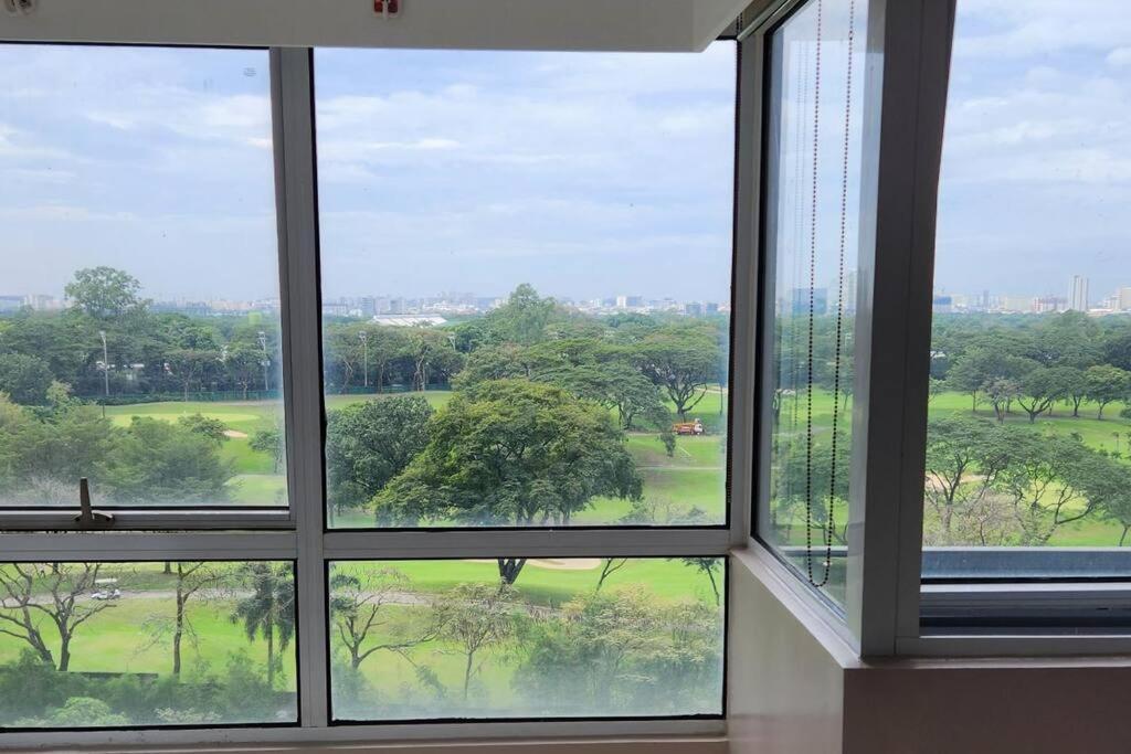 Enjoy Bgc Sunset And Golf Course View 2 Bedroom Loft With 100Mbps Internet Connection Manila Ngoại thất bức ảnh
