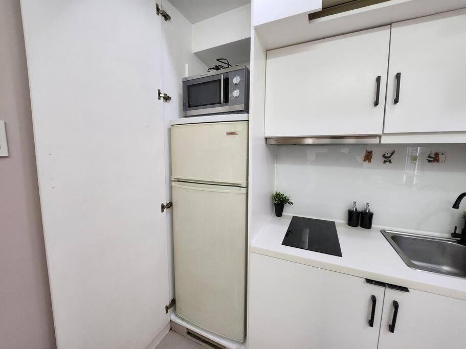Enjoy Bgc Sunset And Golf Course View 2 Bedroom Loft With 100Mbps Internet Connection Manila Ngoại thất bức ảnh